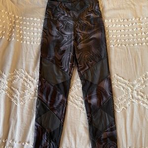 Gray reflective leggings with mesh